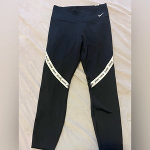 Nike Cropped Leggings